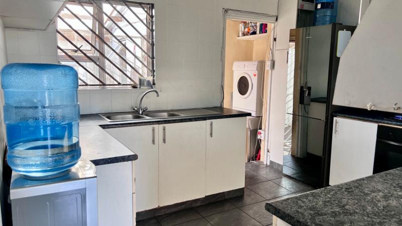 2 Bedroom Property for Sale in Silvertown Western Cape